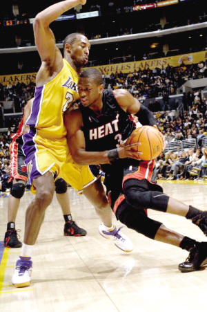 容与战术执 容与战术执